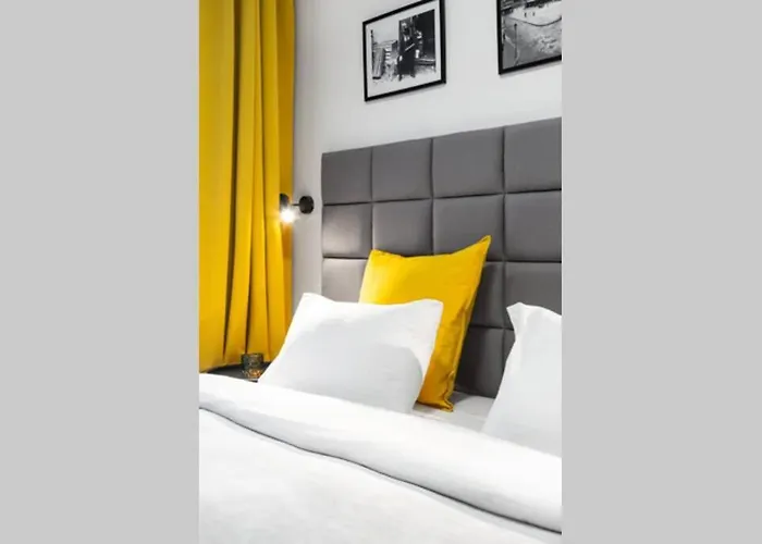 Househost Apartment: Miodowa 42/8A Street