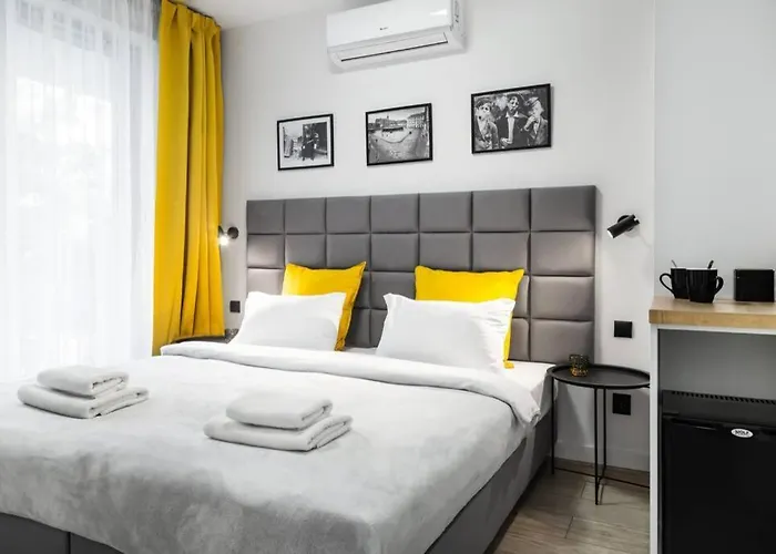Househost Apartment: Miodowa 42/8A Street